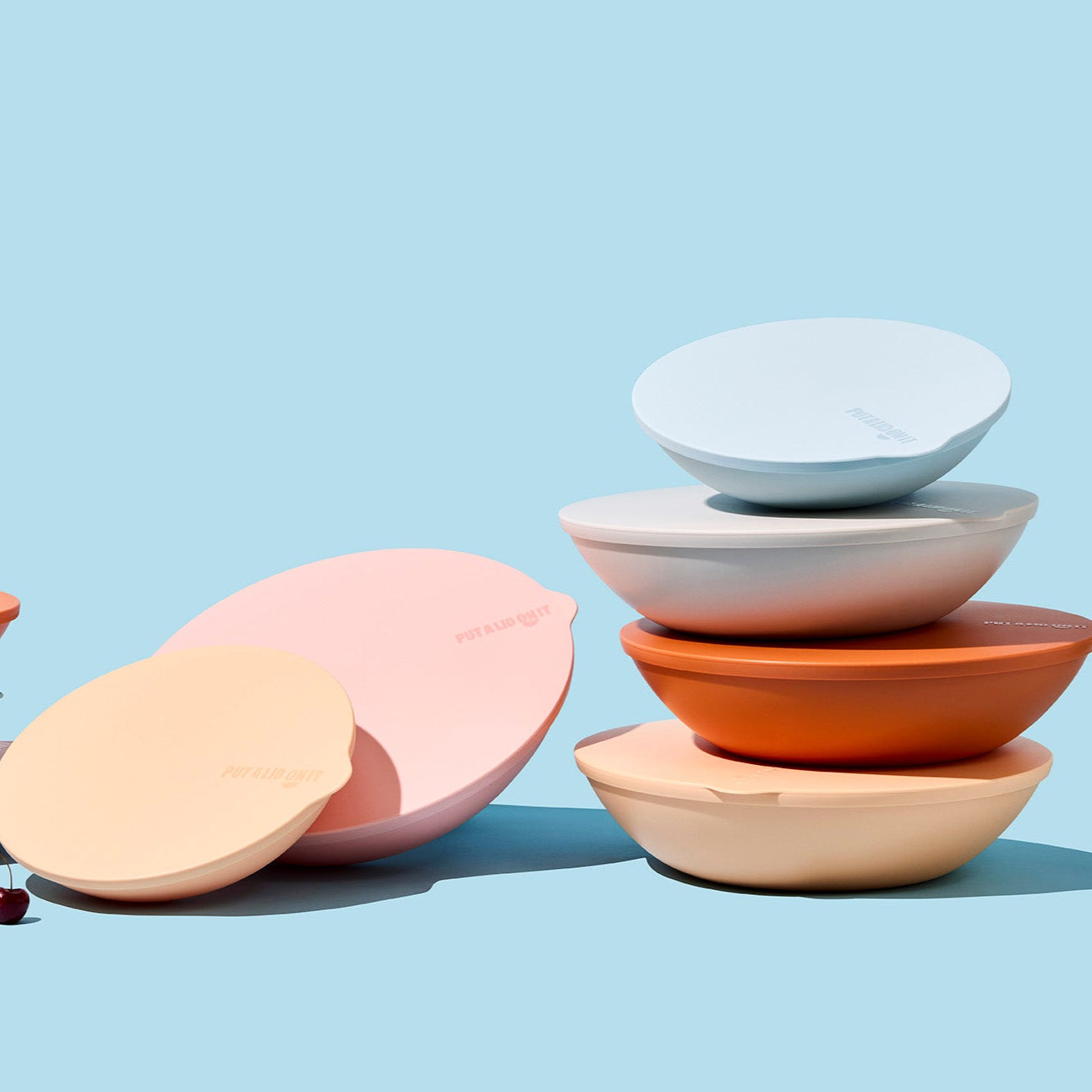 Serving bowl with a lid — the round (large)