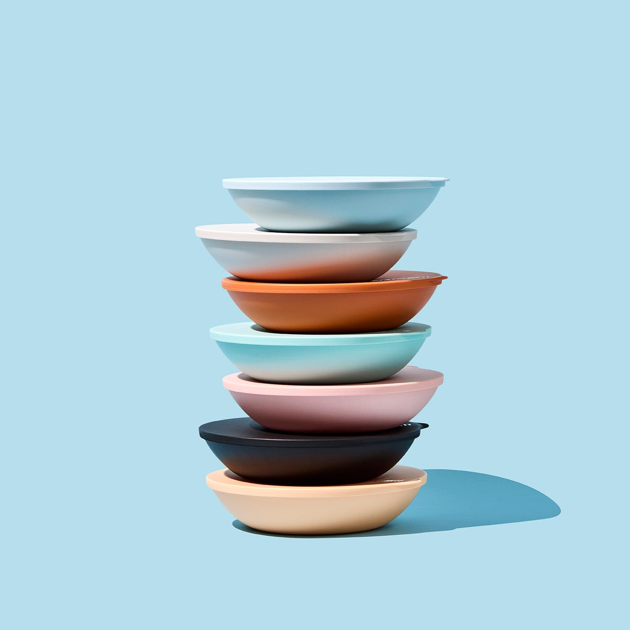 Serving bowl with a lid — the round (small)