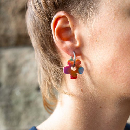 Daisy Earrings Made From Bottle Top Lids detail
