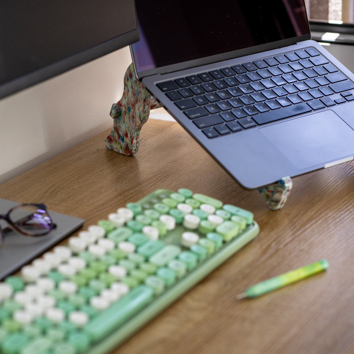 Tutti Frutti recycled laptop stand, photo 1