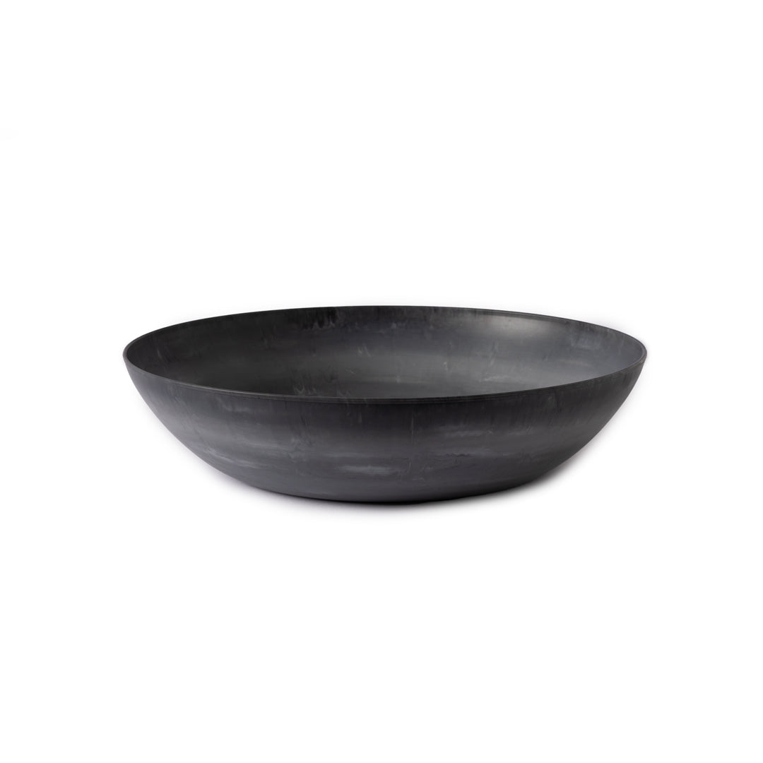 Serving bowl with a lid — the round