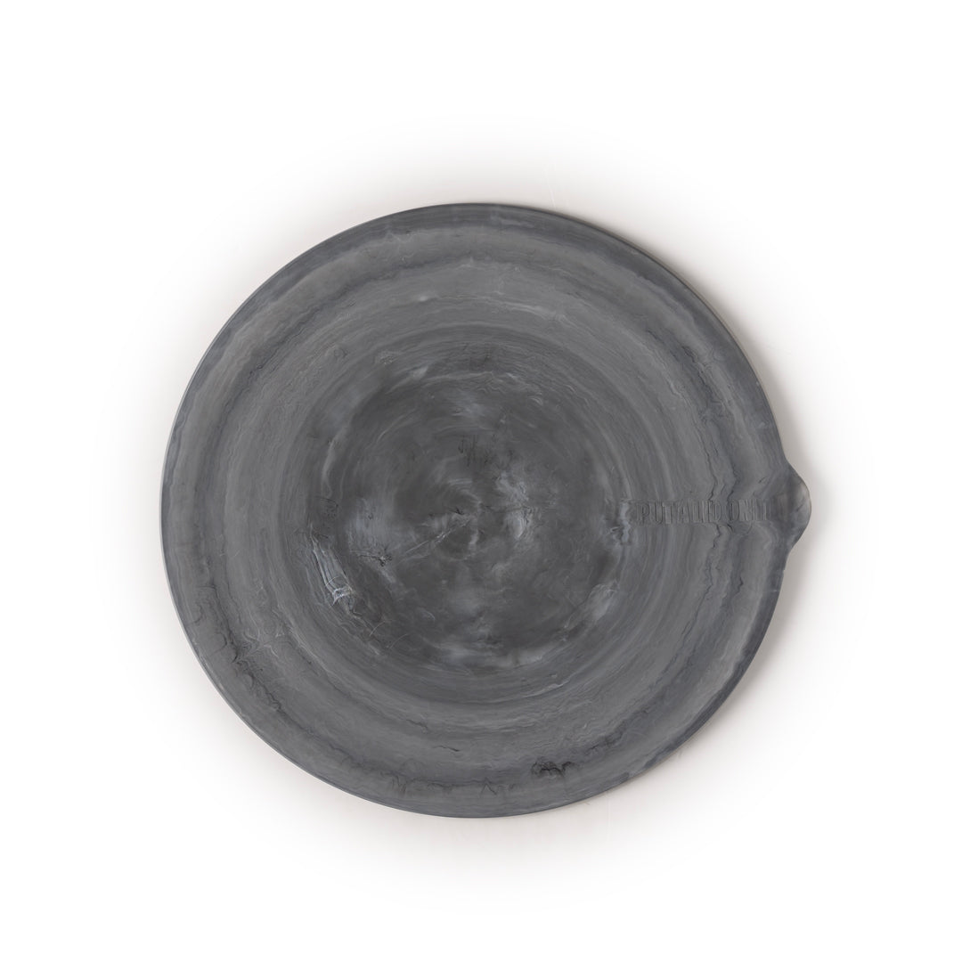 Serving bowl with a lid — the round